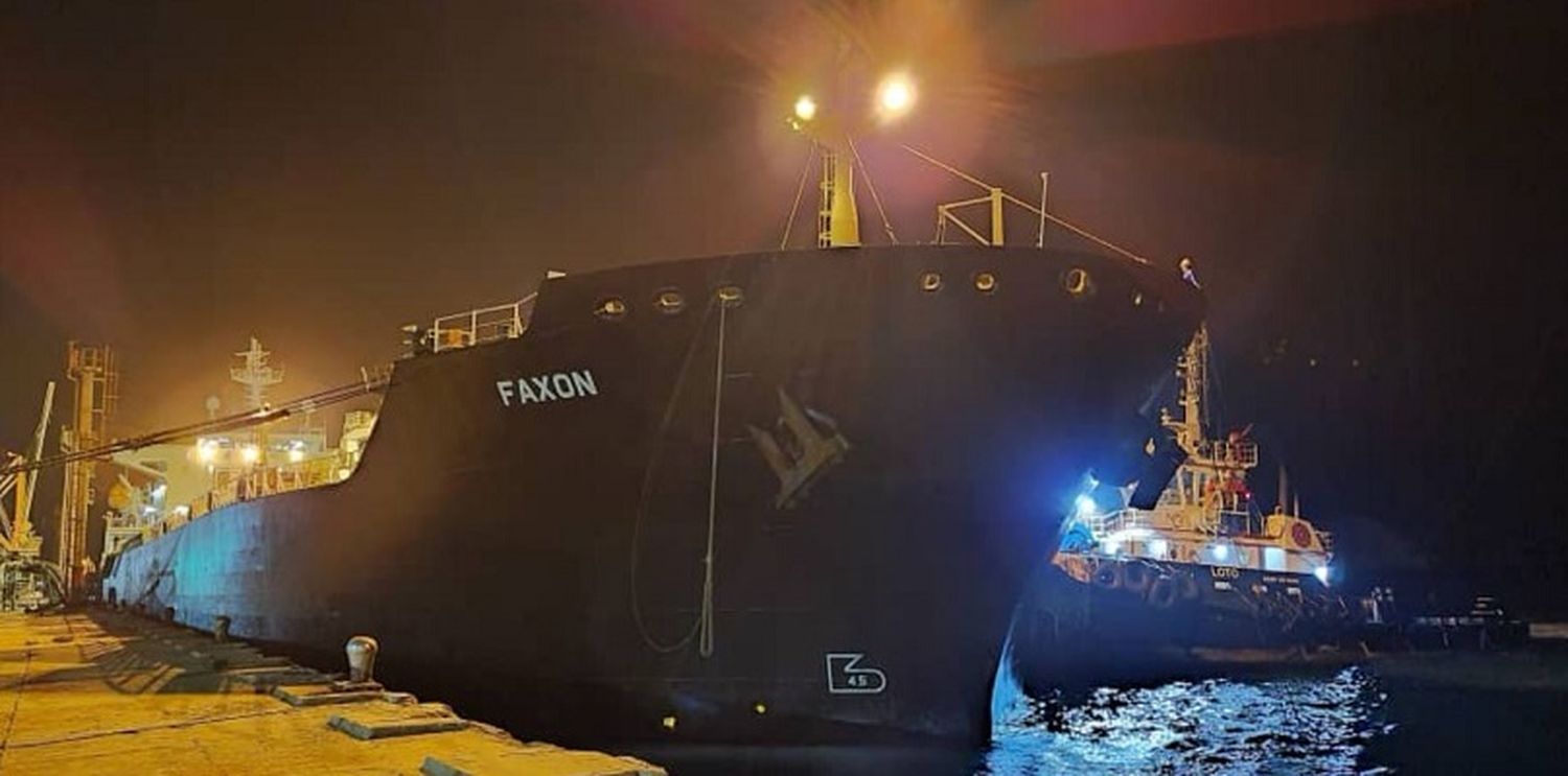 Gasolina iraní: el Faxon navega por las costas de Guyana rumbo a Venezuela