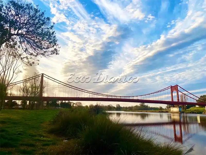 ¿Qué son las extrañas líneas que se vieron en el cielo de Necochea?