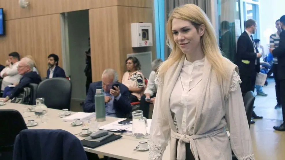 Le pagan un peso a Lilia Lemoine para pedirle que trabaje y la insultan