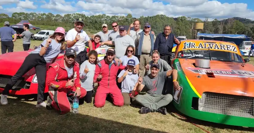 Castañino disfrutó un domingo inmejorable con su equipo. (Foto de Oscar Albano).