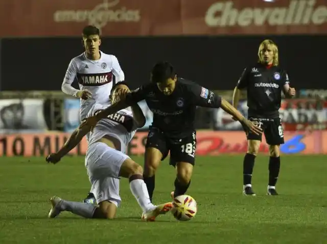 Argentinos derrotó a Lanús en el inicio de la jornada