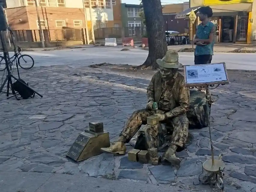 Más adhesiones, adoquines y las grietas del sistema judicial