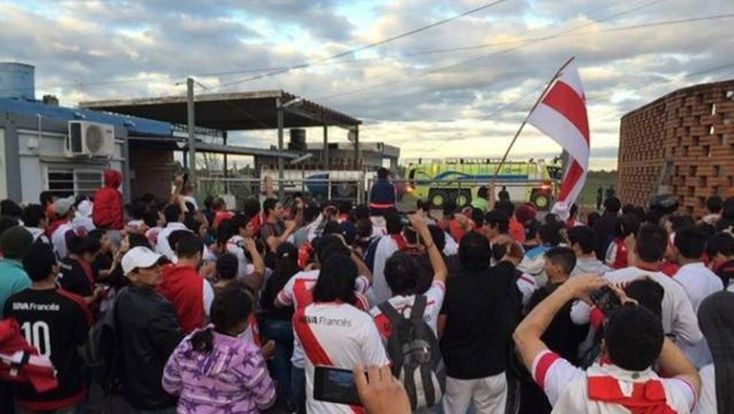 Formosa se tiñó de rojo y blanco: caravana multitudinaria por River