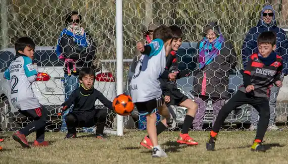 Se jugó la primera Liga Intercolegial Calcetto