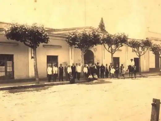 Frente de la antigua casa municipal de La Matanza a principio de siglo XX. Foto: Gentileza