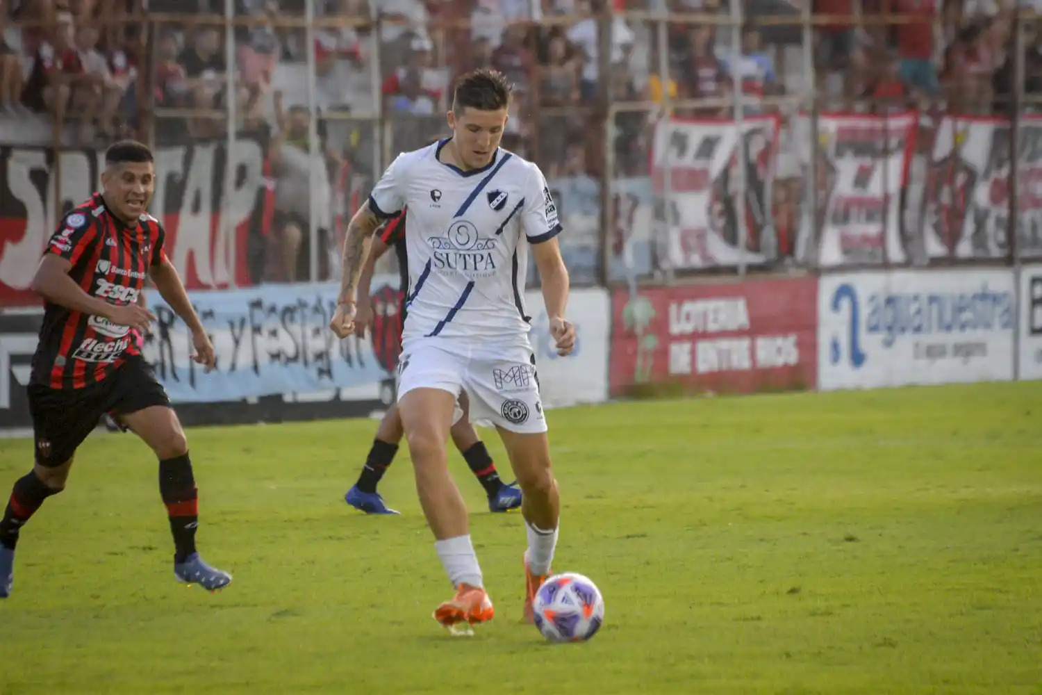 Alvarado viajó para jugar ante el “Gallito”