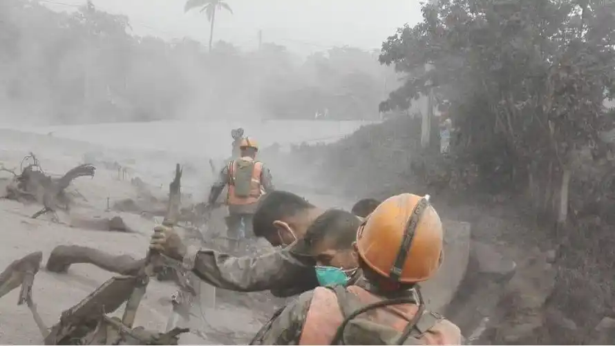 El volcán de Guatemala vuelve a tener actividad y obliga a nuevas evacuaciones