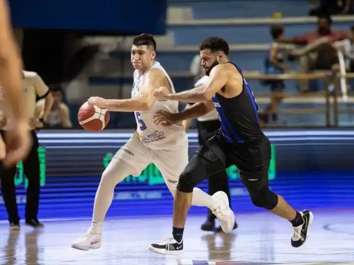 Regatas comenzó con sufrimiento