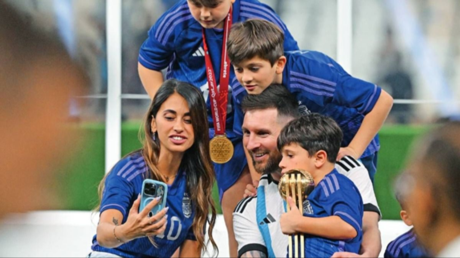 Conoce todos los detalles en rojo y blanco de la Navidad de la familia Messi