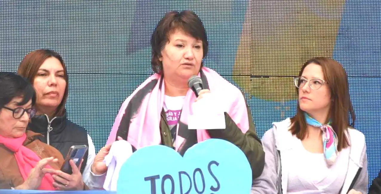 A dos meses de la desaparición de su hija.