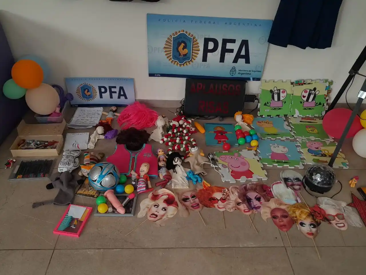 Algunos de los elementos con los que el imputado habría generado ese tipo de contenido.