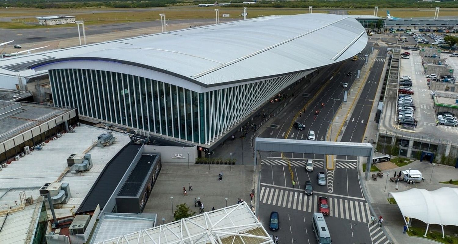 Según la secretaría de Transporte de la Nación, por el Aeropuerto Internacional de Ezeiza transitaron alrededor de 240 mil personas durante el fin de semana largo.