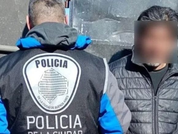 Detuvieron a un prófugo por homicidio cuando intentaba entrar a la cancha de Barracas Central