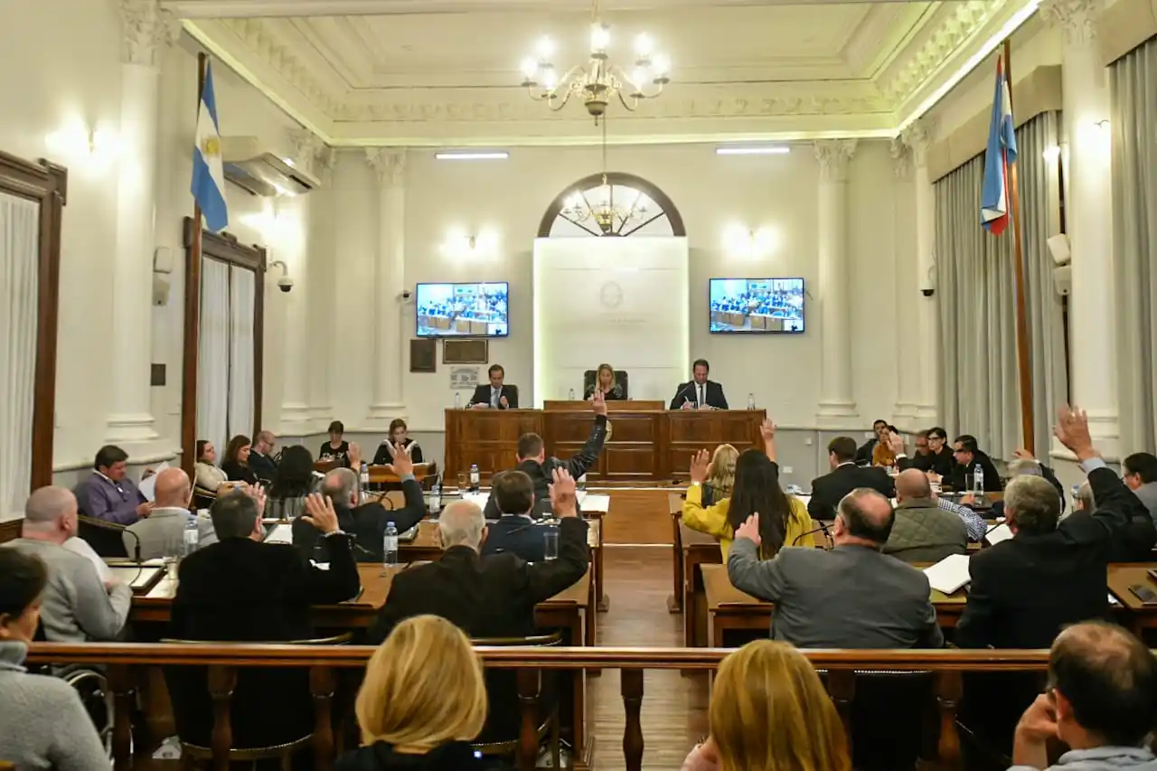 Vicegobernadora y senadores justicialistas ratifican la vigencia de las instituciones democráticas en la provincia