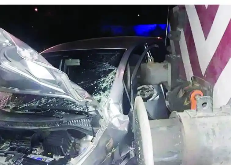 Un automóvil fue  embestido y arrastrado por un tren 