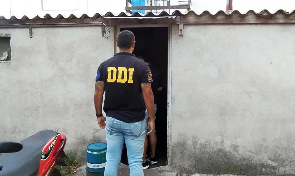Lo acusan de abuso y cumplía con una condena por un robo