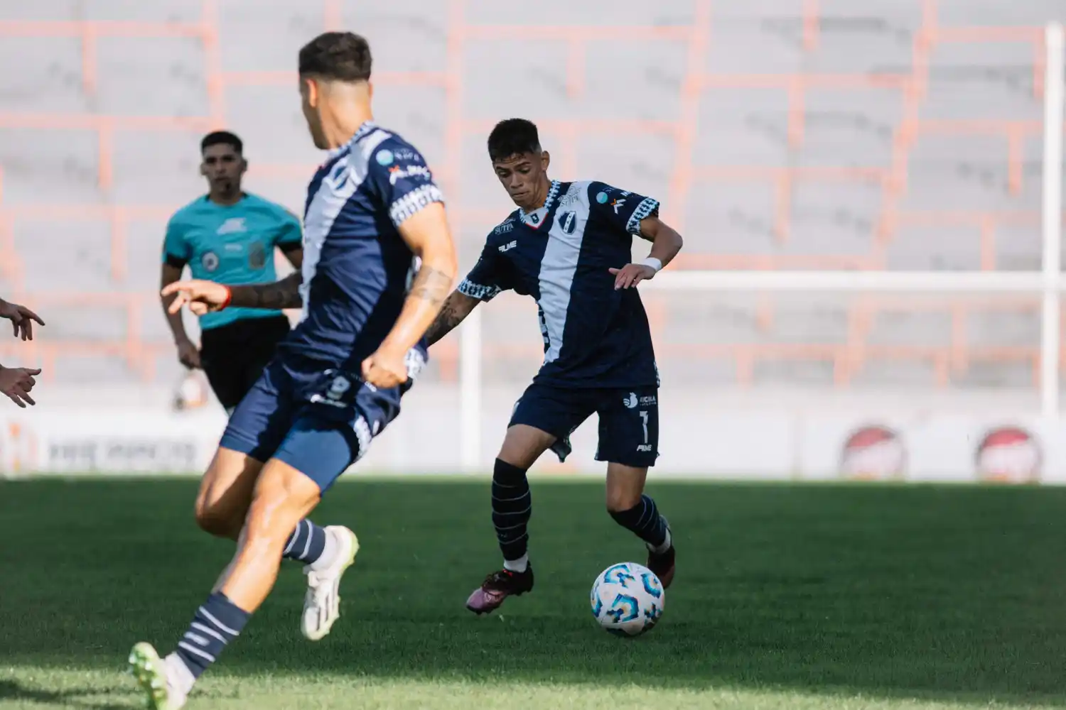 Bergara con la pelota en sus pies