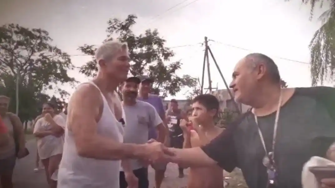 El spot de Fernando Burlando en musculosa: así lanzó su campaña para ser gobernador de Buenos Aires