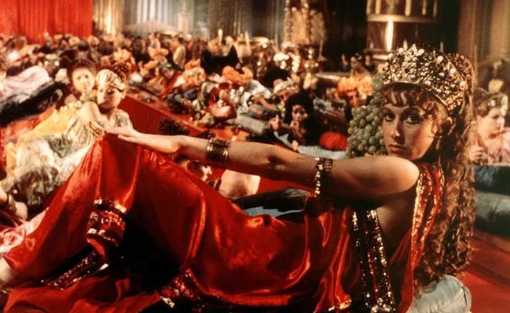 Calígula: peleas en el set, sexo explícito y las leyendas alrededor de la película más polémica de la historia