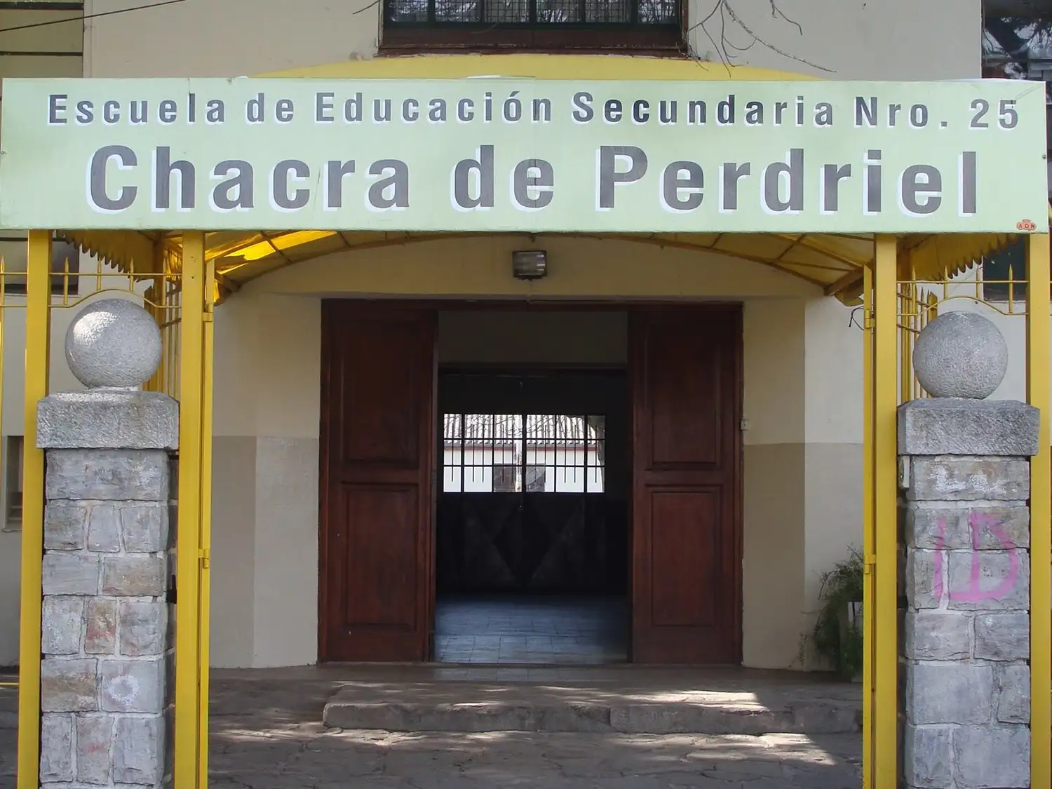 Gas pimienta en una escuela: la directora habló del incidente y pidió reflexión