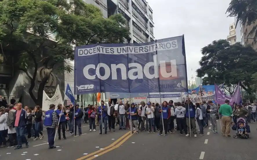 Docentes universitarios rechazaron una nueva oferta salarial y sigue la lucha