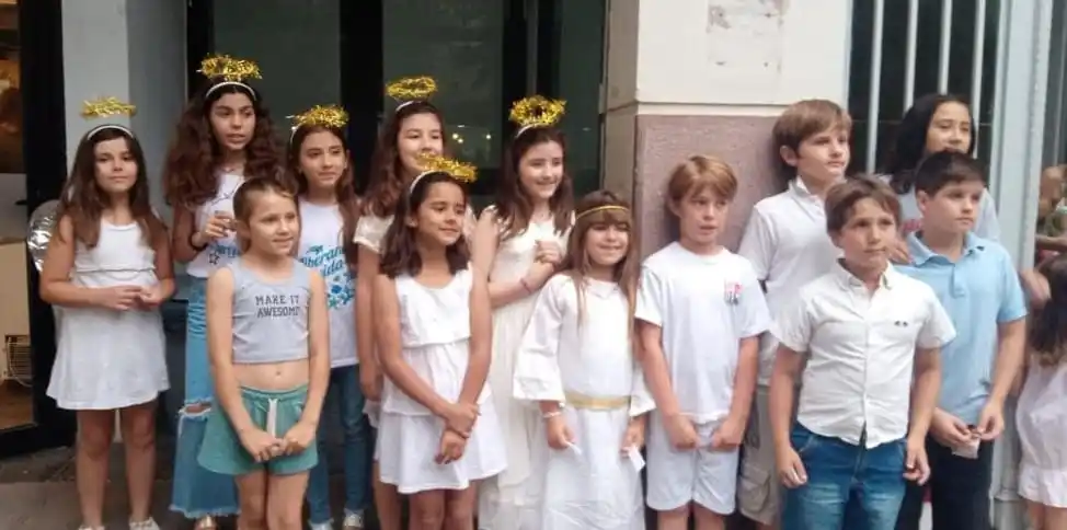 Este martes llegarán los angelitos de los buenos deseos con el pesebre viviente