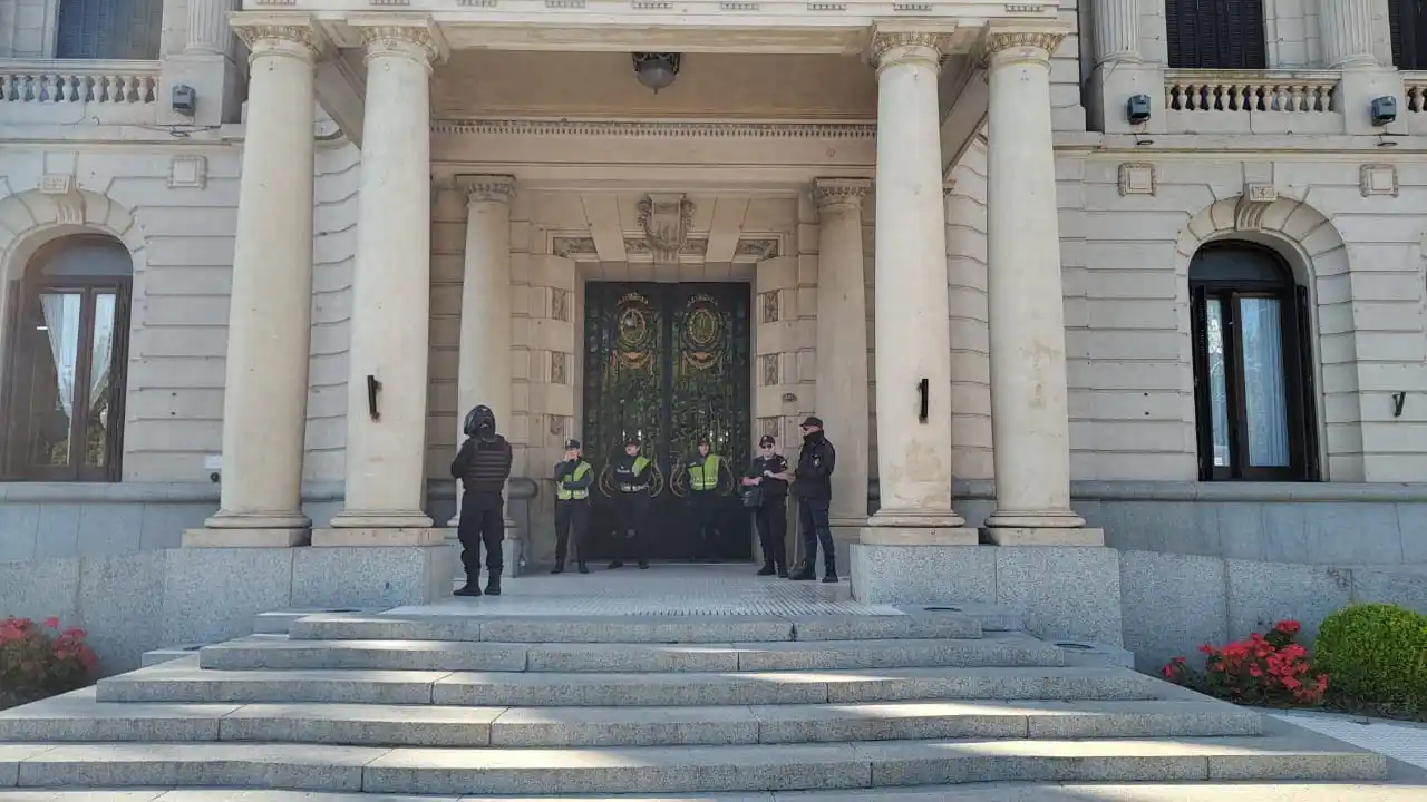 Reforzaron la seguridad en el Municipio ante una posible manifestación