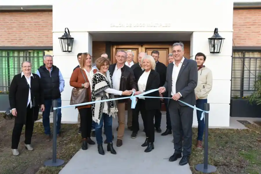 Luis Castellano participó de la inauguración del nuevo SUM de la Sociedad Rural