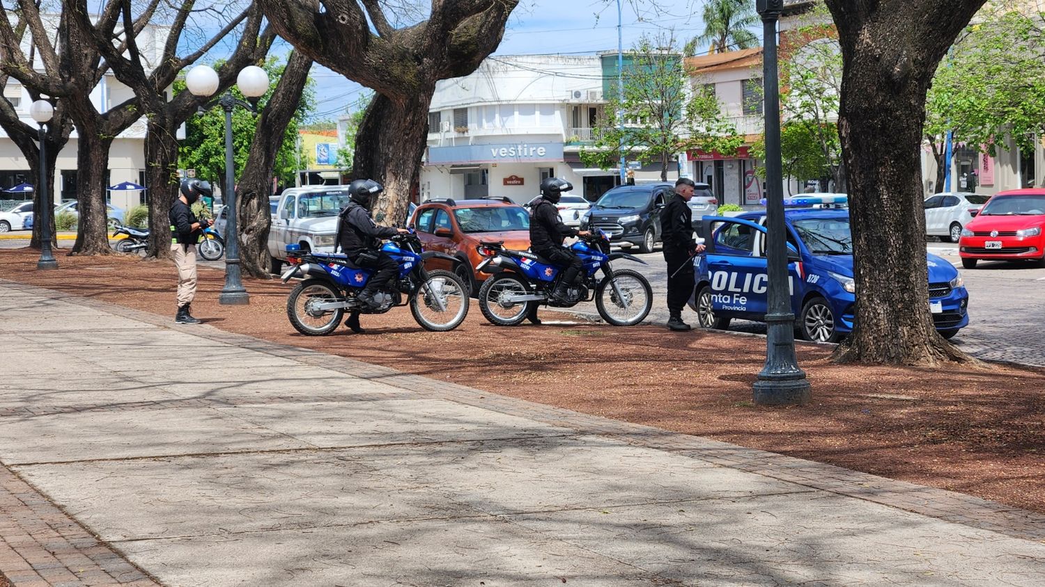 Un hombre en situación de calle amenazó a los agentes de la GUR con un arma blanca en pleno centro