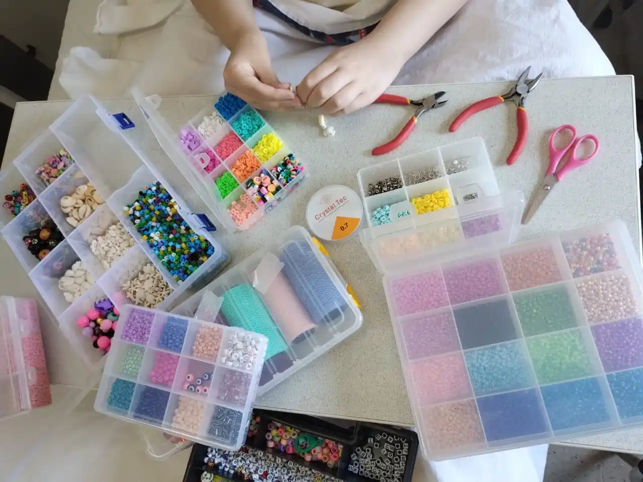 Una jovencita gualeguaychuense lanzó su emprendimiento de pulseras mientras lucha contra el cáncer