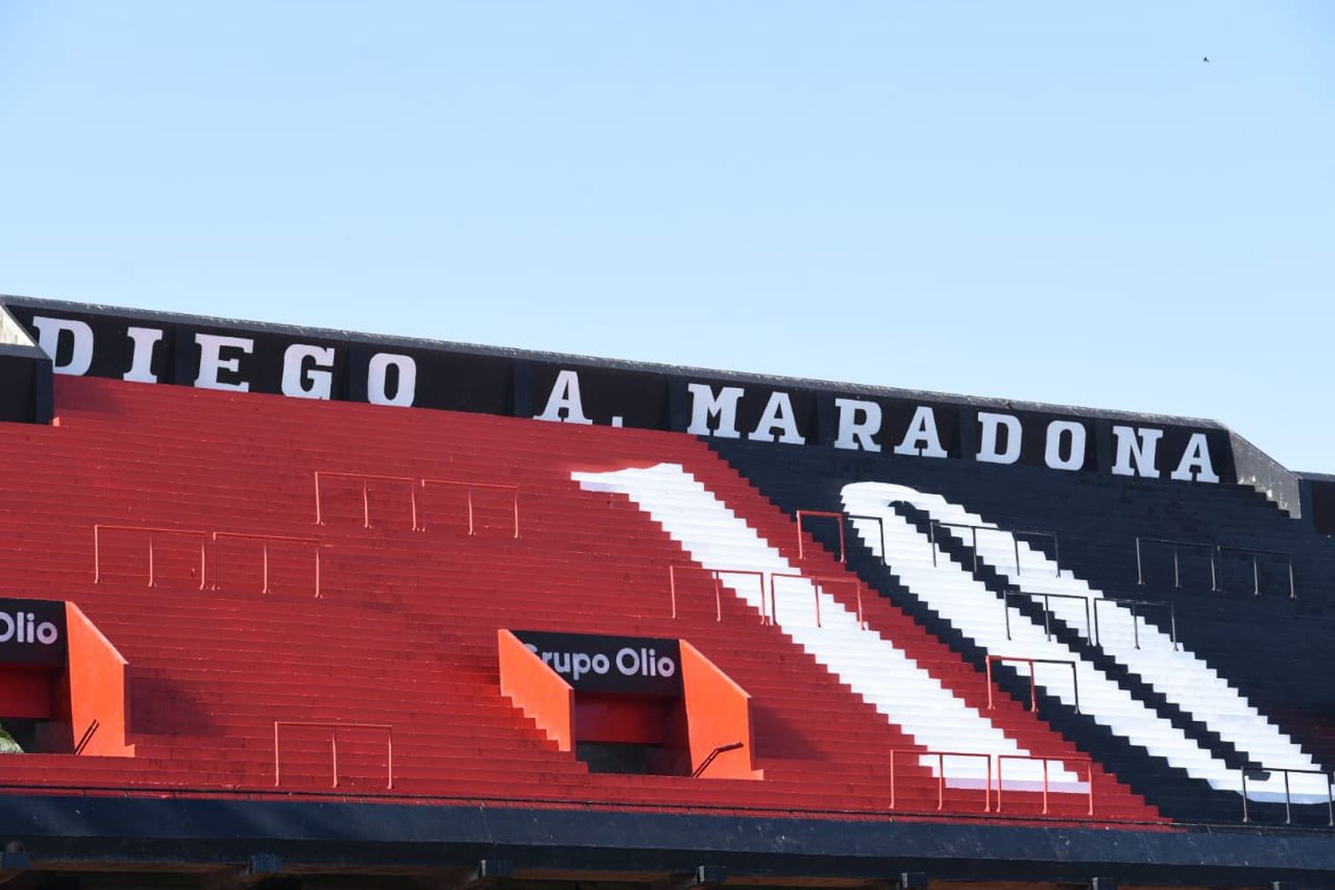 Newell`s pintó el 10 en la tribuna Diego Maradona