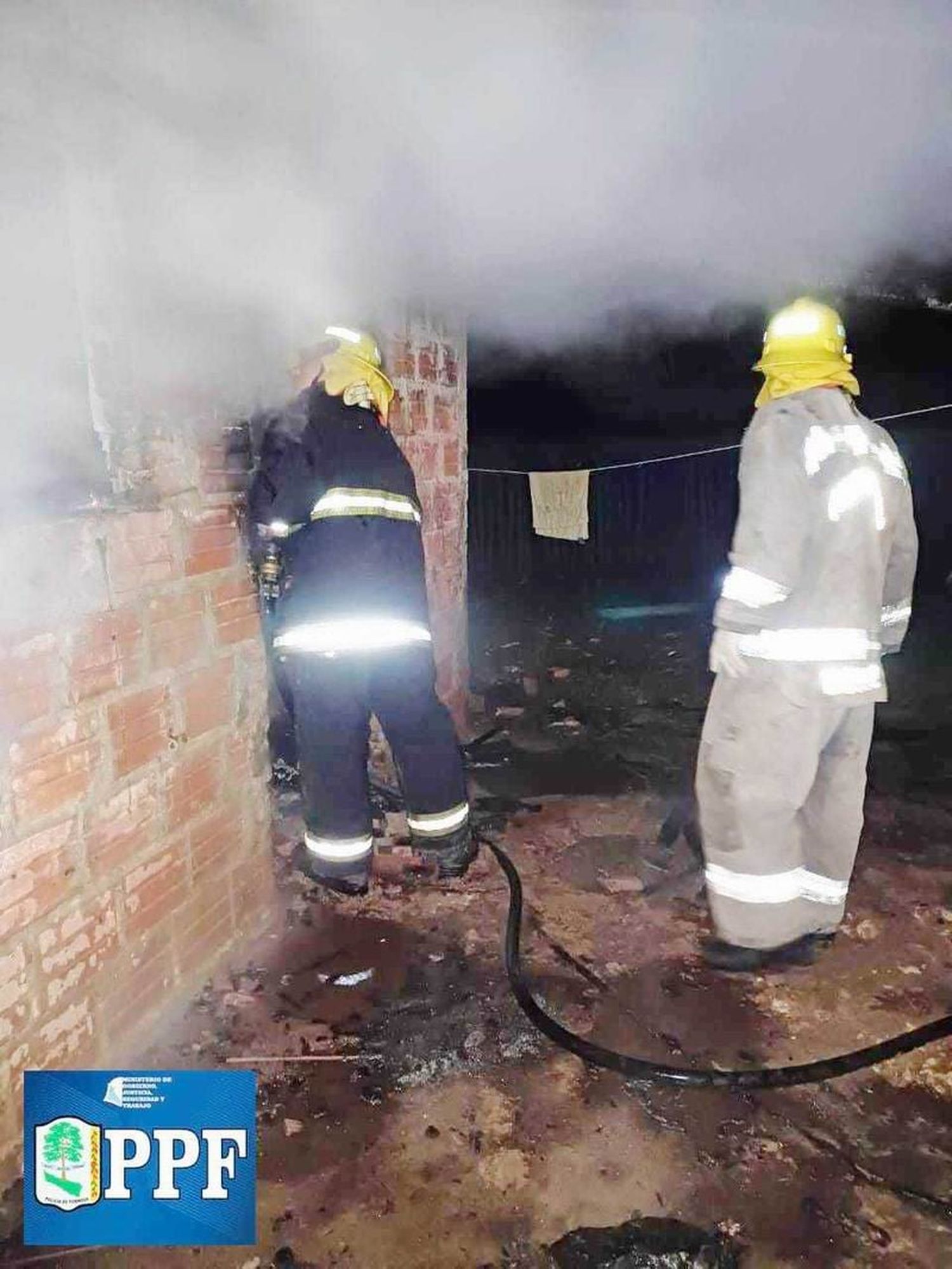 Un hombre terminó con graves quemaduras por una explosión e incendio en su vivienda