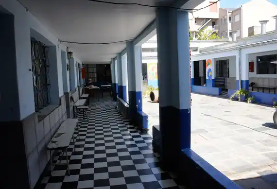 Gran respuesta para ayudar a la Escuela 503 a partir de un pedido en grupos de WhatsApp