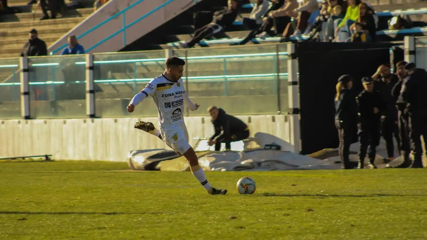 Maximiliano Martínez, marcador de punta de Santamarina.