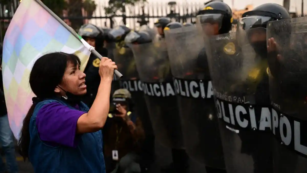 CONGRESO DE PERÚ RECHAZÓ ADELANTAR ELECCIONES mientras la calle se calienta: van 18 fallecidos y más de 500 heridos
