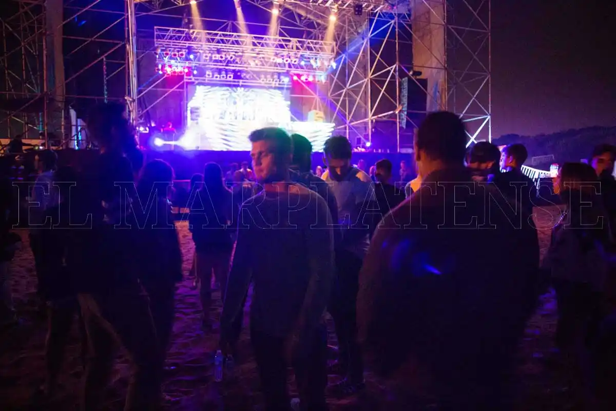 Siete hospitalizados y 14 aprehendidos en la masiva fiesta electrónica