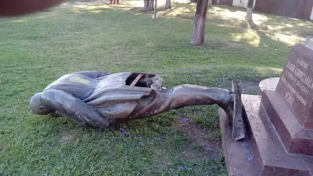 Vándalos removieron el busto del Dr. Aguirrezabala
