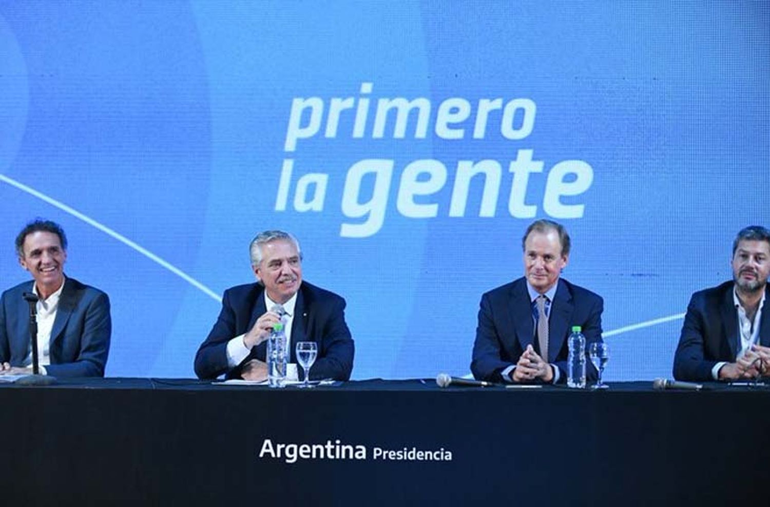 Alberto Fernández: «Las quejas que yo escucho de la gente es que para ir a comer hay que esperar dos horas»