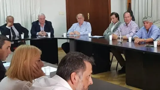 Con la presencia de Aguilar se acordó un aumento del 17% en la tarifa del transporte de granos