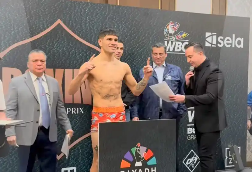 Albornoz dio batalla en Arabia Saudita: derrota por puntos en fallo mayoritario