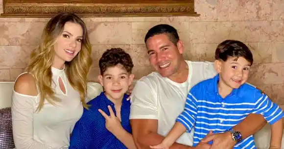 Enroque: Esposa de Winston Vallenilla preside TVes