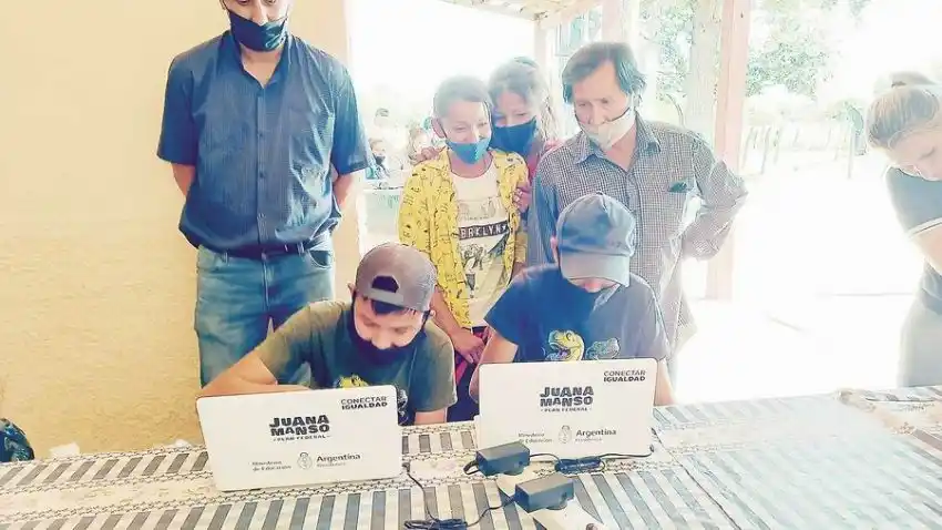 Avanza la entrega de netbooks a estudiantes