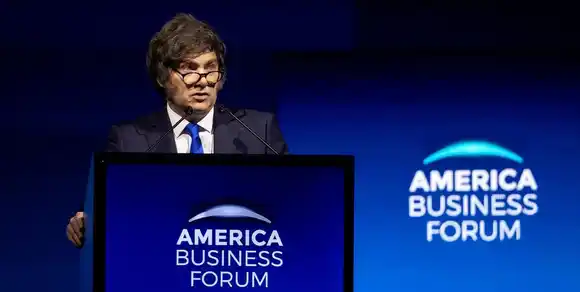 Con Santilli y Adorni: El gobierno nacional apura acuerdos y reestructuraciones