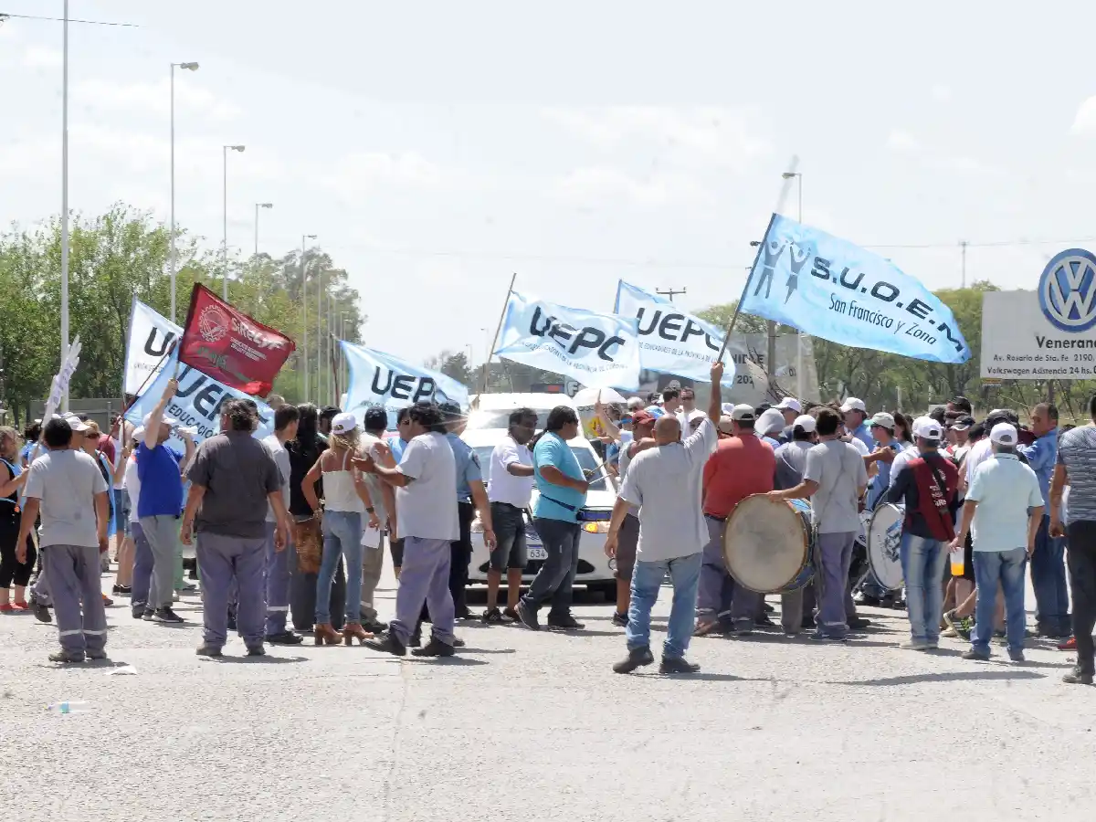 Estatales marcharon por paritarias y jubilaciones,  criticaron a Schiaretti y ven un 2017 conflictivo  