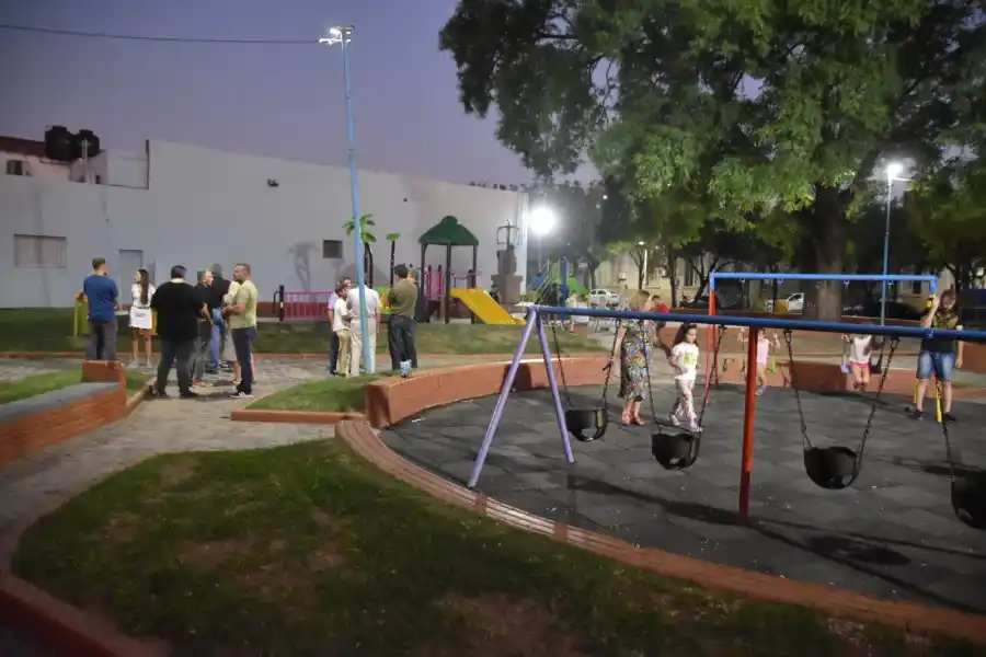 El Municipio avanza con luces LED en el Parque Infantil Islas Malvinas
