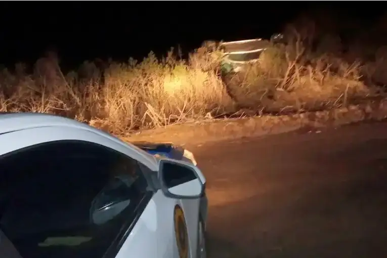Violento vuelco en un camino rural: un hombre sufrió fracturas en el tórax y quedó internado