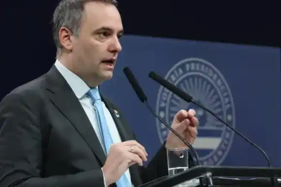 En pleno paro docente, Adorni aseguró que "no está prevista ninguna convocatoria de paritaria"