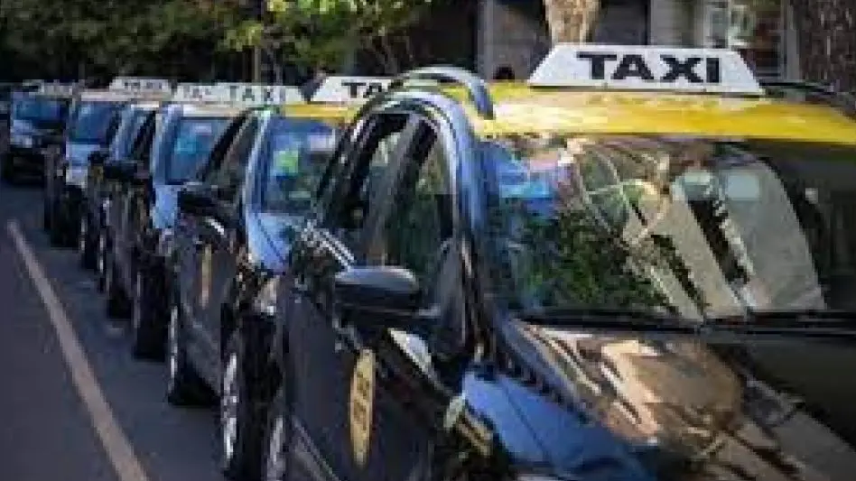Presentaron un proyecto para capacitar a beneficiarios de planes sociales como choferes de taxi