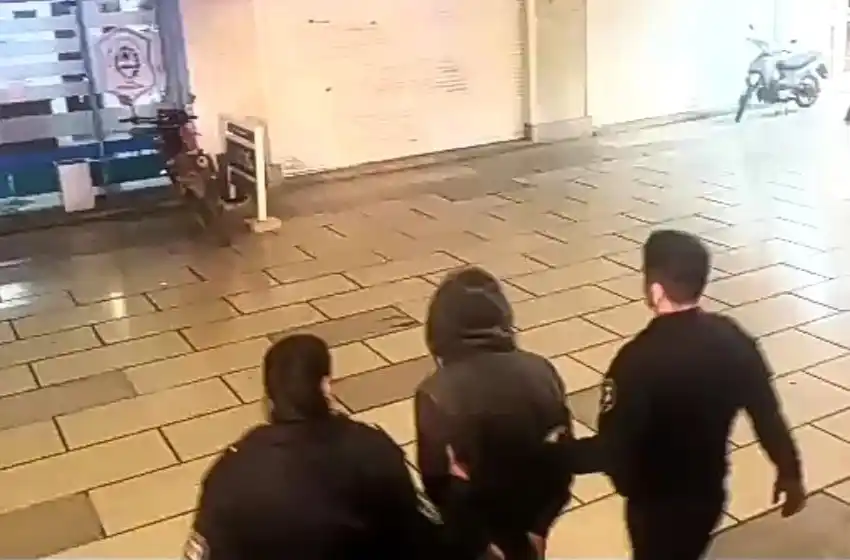 Intentó robarse dos fernet y fue aprehendido