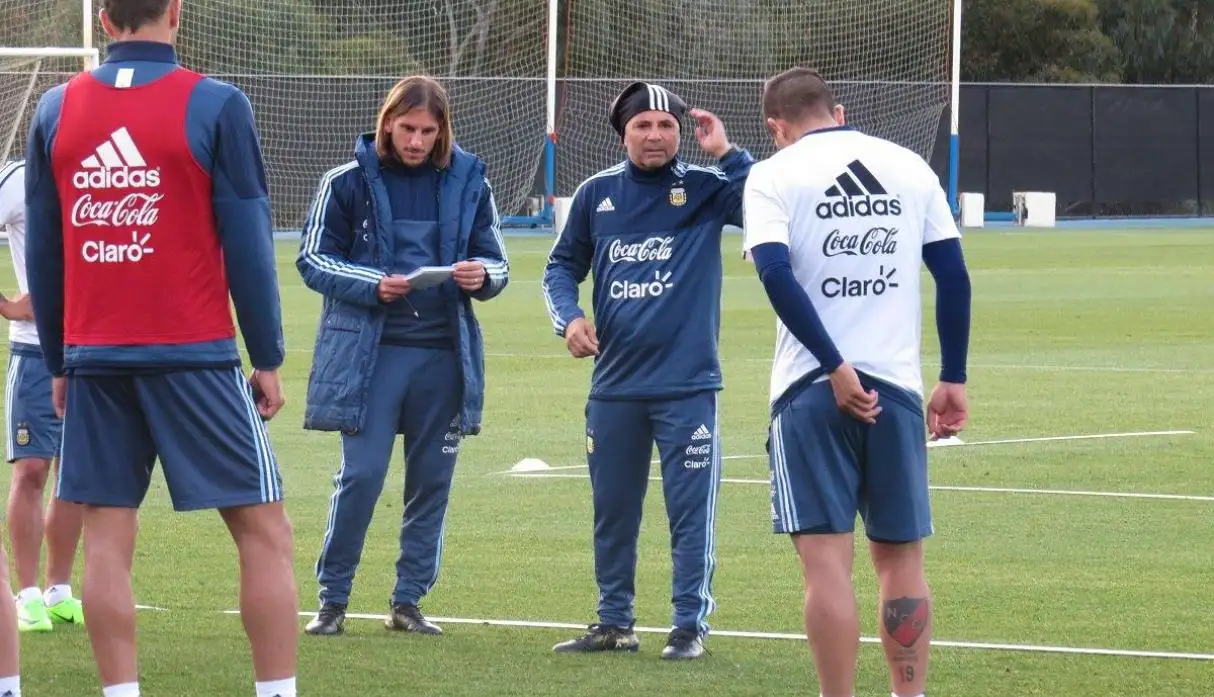 Sampaoli confirmó un equipo “ultra” ofensivo contra Singapur